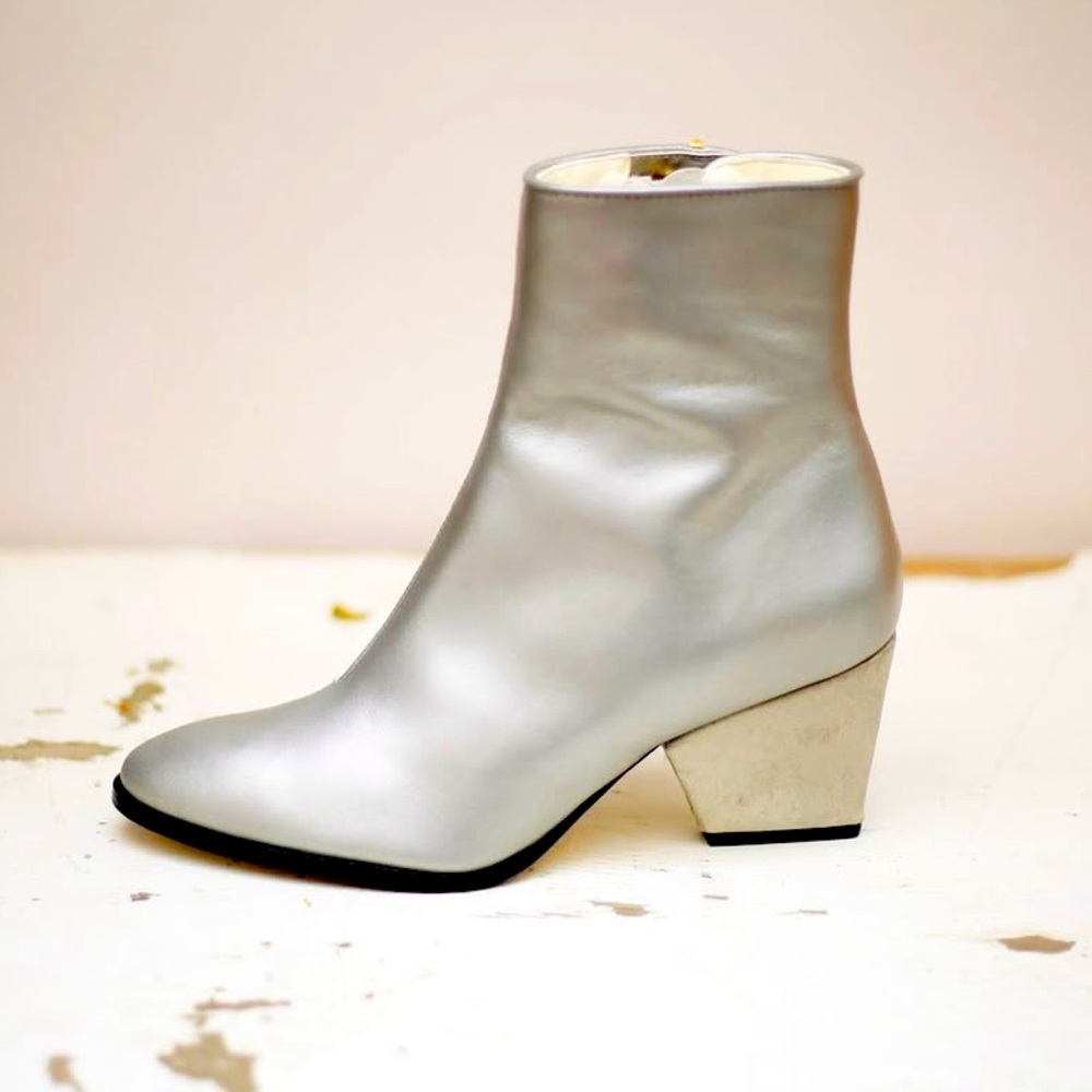 Zoe Lee Addis Bootie Size 40 Metallic Grey with Gold Heels Side Zip Ankle Boot - Picture 7 of 14